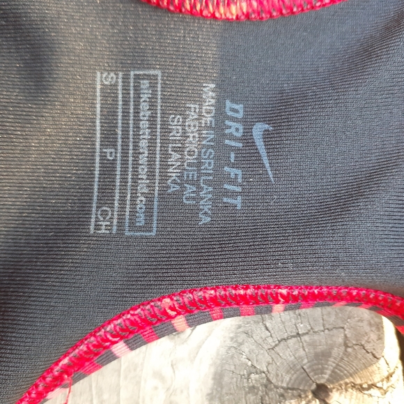 Nike bra red and black sz S padded - Picture 2 of 3